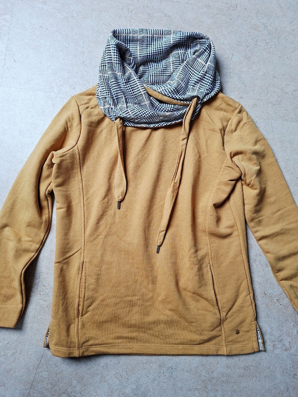 Maglioni & Felpe: Damen Pullover Multiblu senfgelb Kragen gemustert Grösse 38 – Usato da Klingnau venduto da vollmond36 3