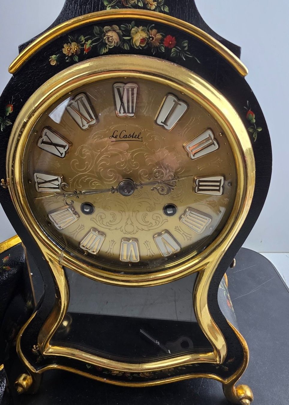 Orologi da terra & Orologi da parete: Le Castel Pendule Tischuhr – Handbemalt – Usato da Flums venduto da Flumsantik 1