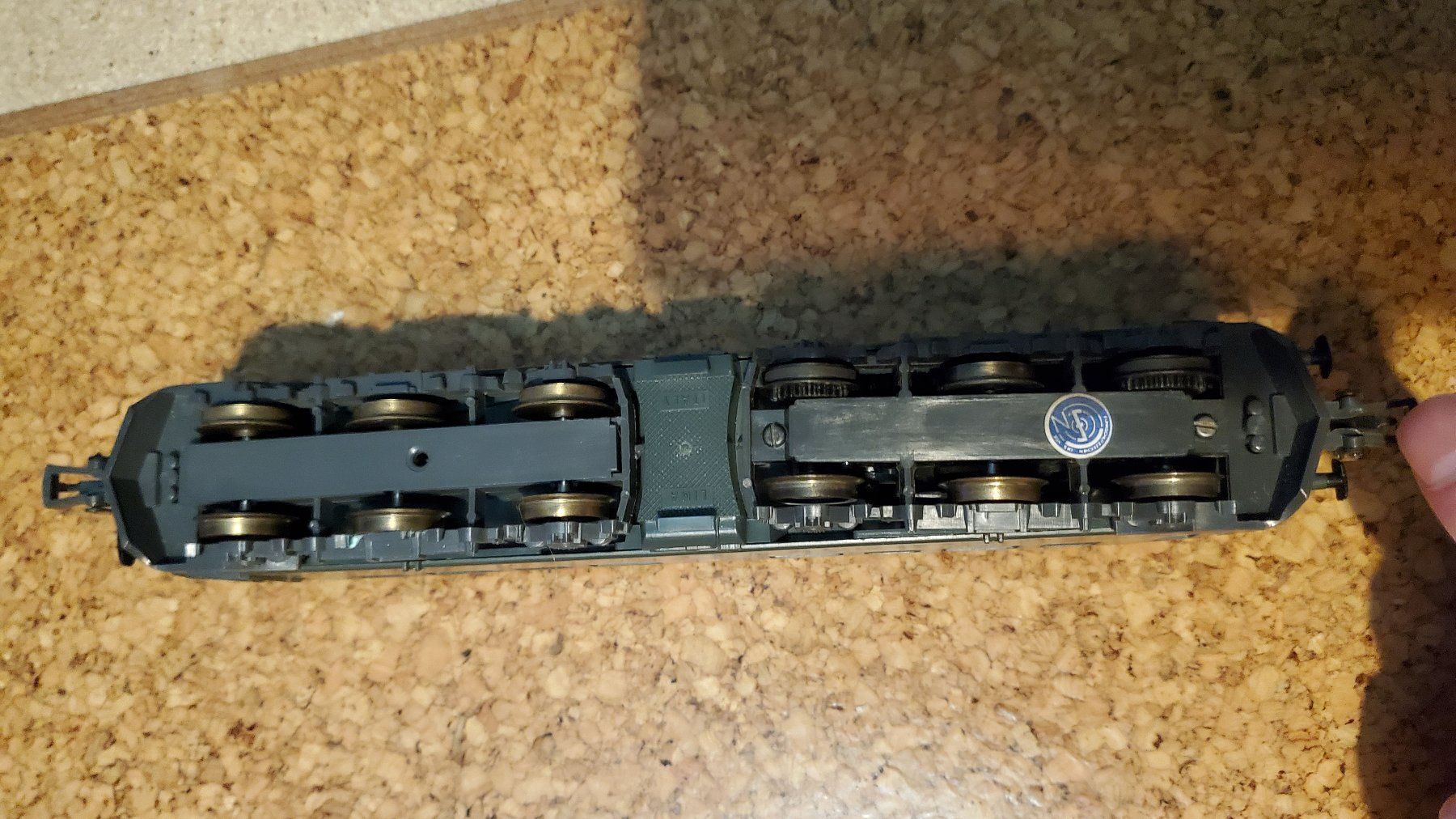 Lima Modellini di ferrovie: Lima Ae 6/6 H0 DC NEUCHATEL – Usato da Courtaman venduto da Silb 3
