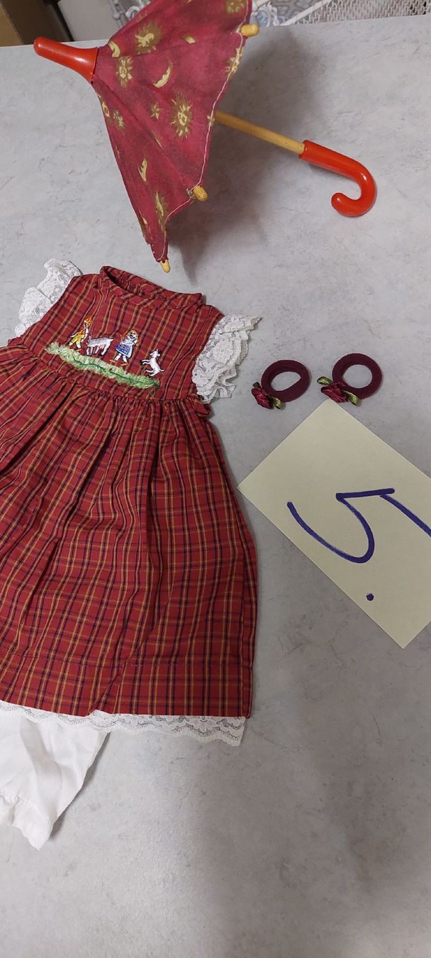 Bambole: Puppenkleid und Schirm – Usato da Muri AG venduto da nindo1 1