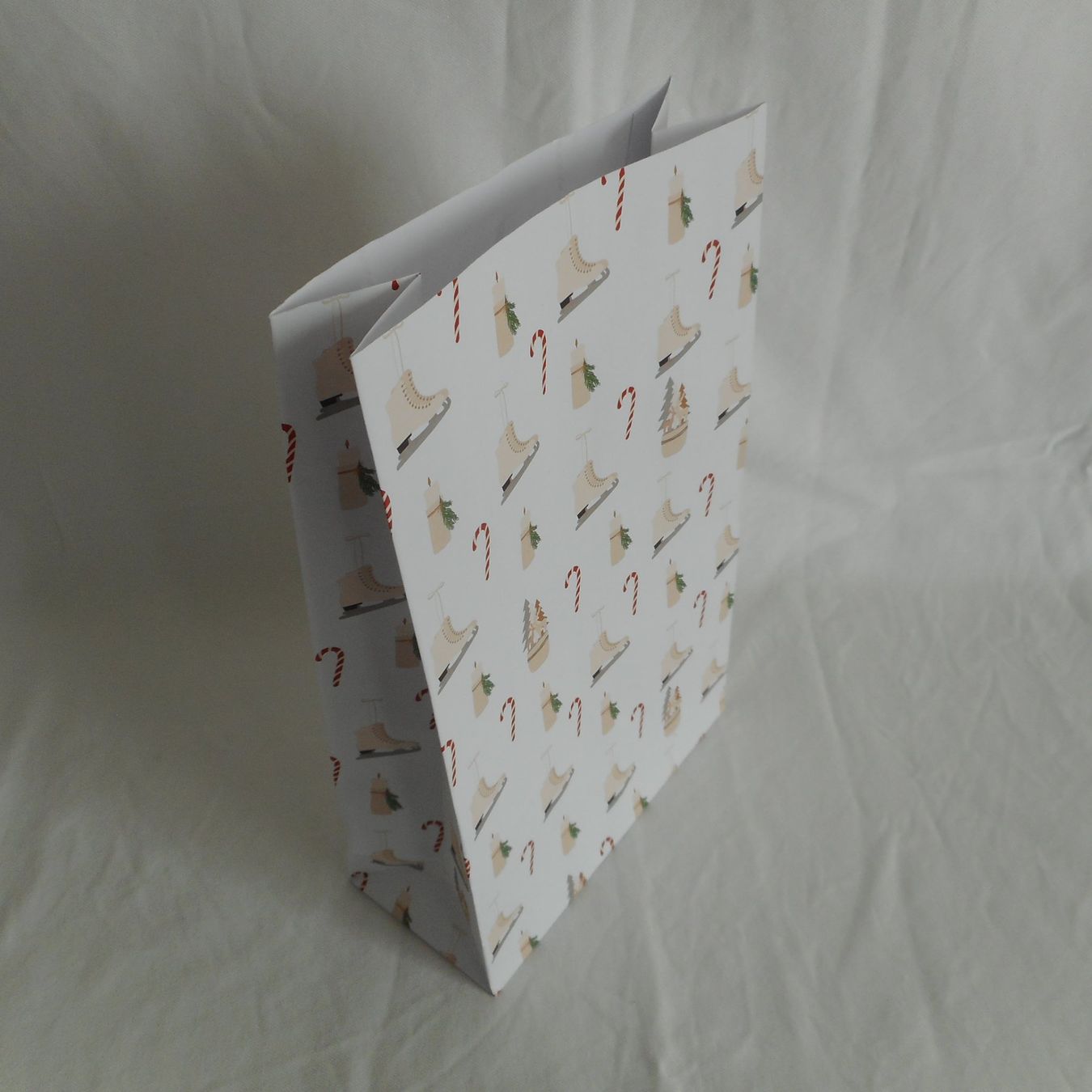 Tutte le decorazioni: 5er Set Weihnachts-Papiertüten Schlittschuhe – Nuovo (secondo la descrizione) da Niederlenz venduto da Berghem 1