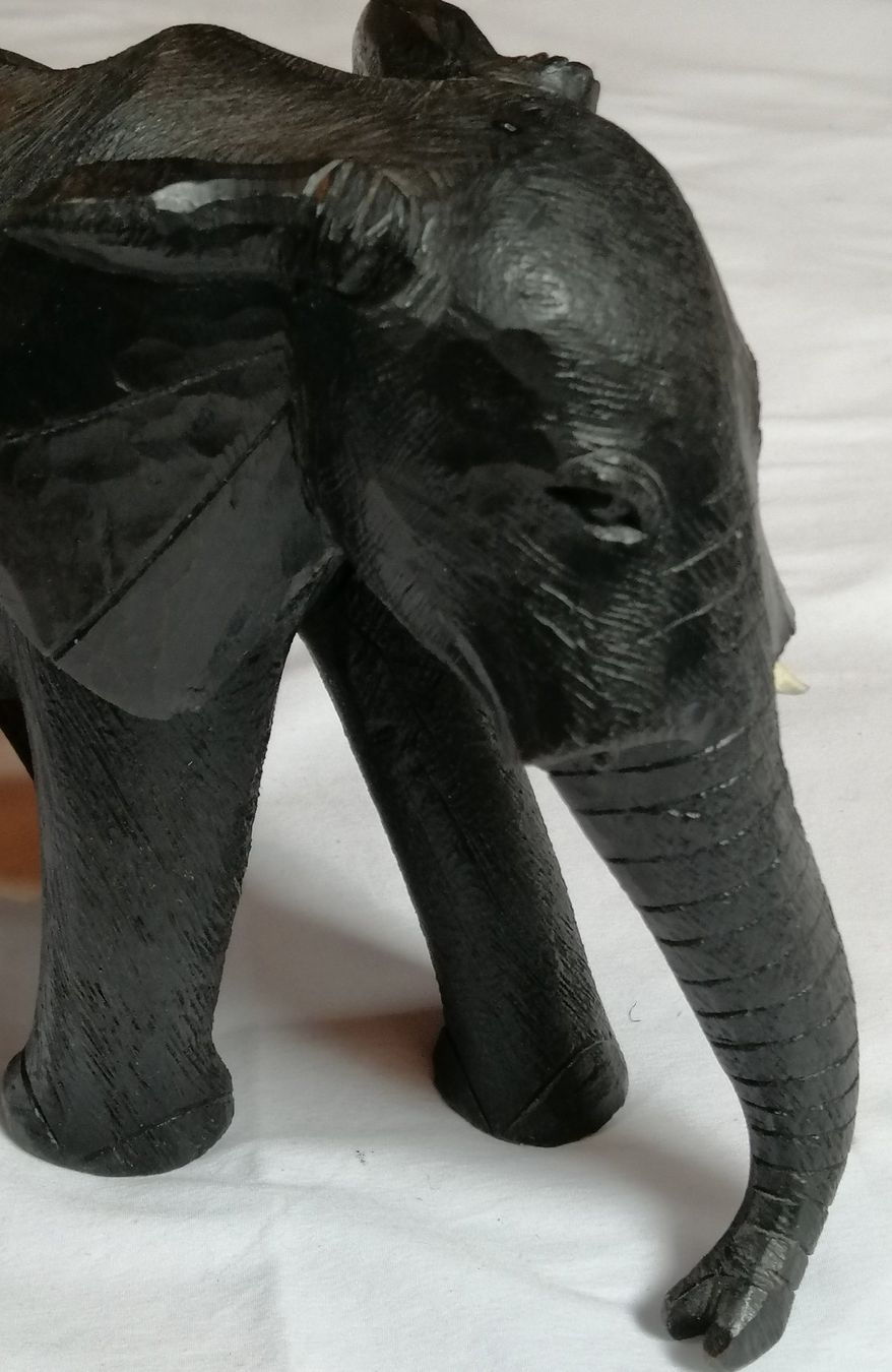 Tutte le decorazioni: Elefant schwarz -  ca. 20 x 9 x 14 cm – Usato da Oberriet SG venduto da Atir47 2