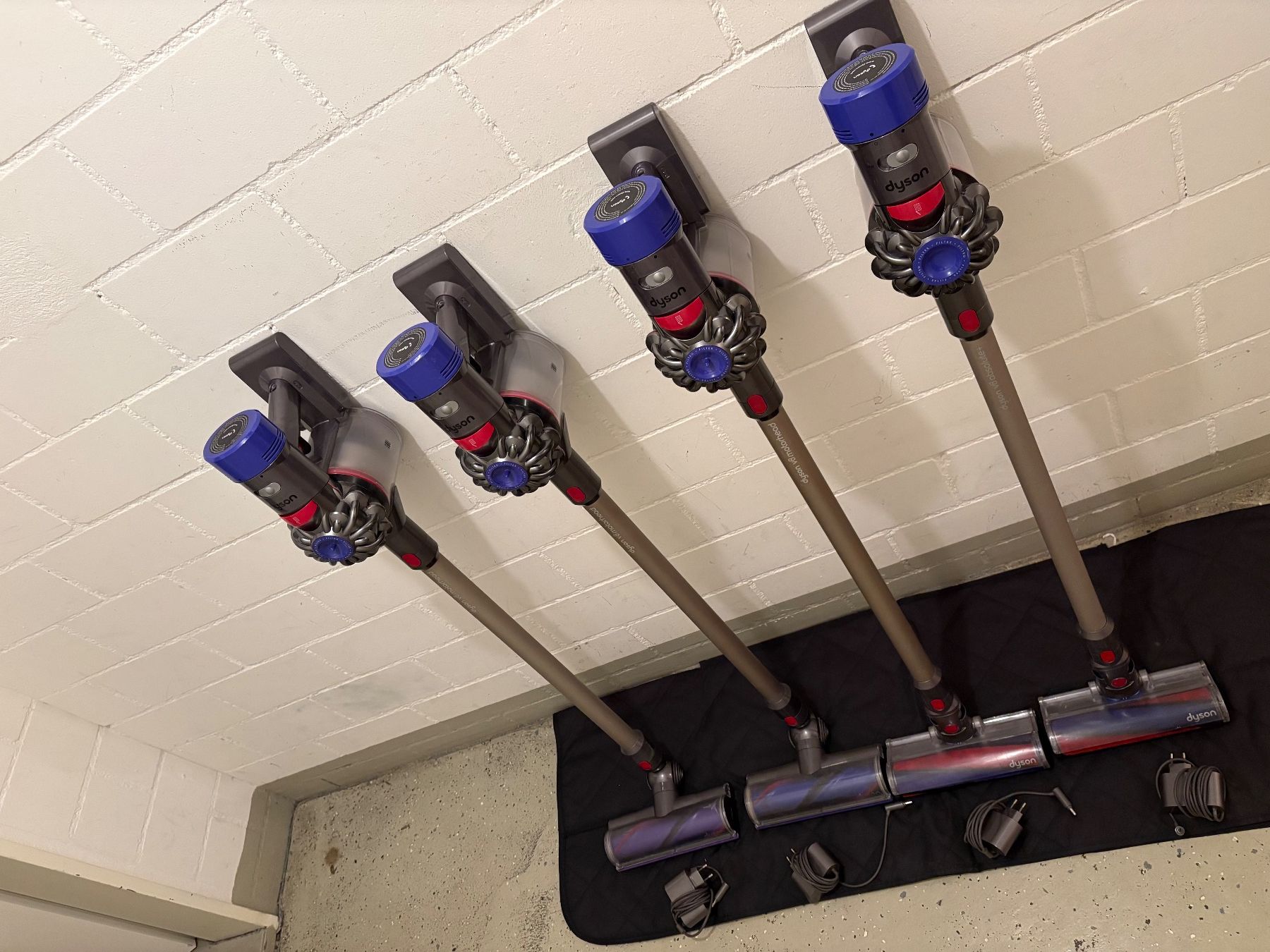 Dyson Aspirapolveri & Accessori: Dyson V8 absolut Handstaubsauger – Usato da Lausen venduto da sen_jm7c 1