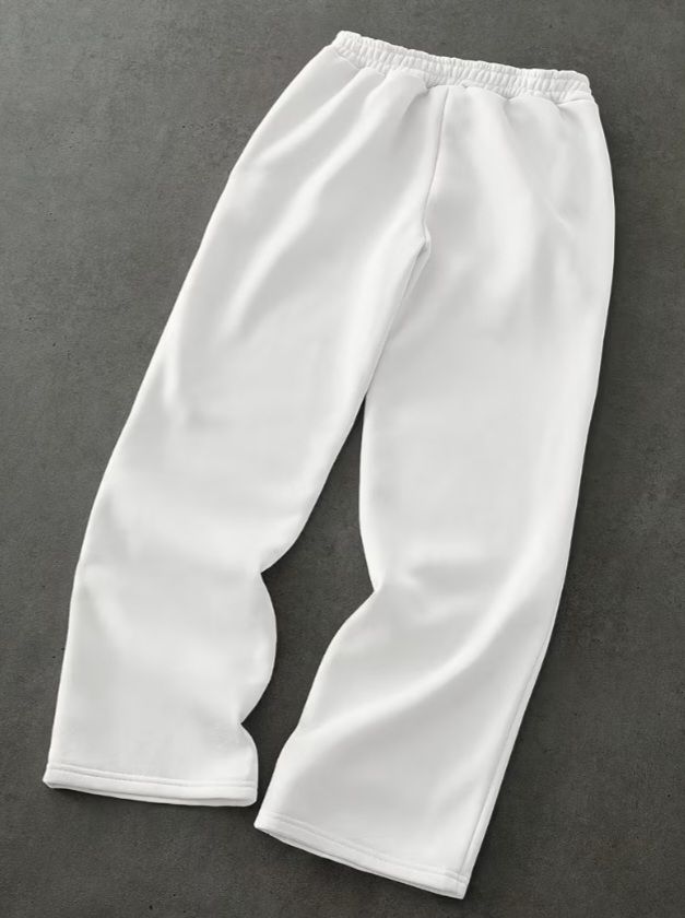Pantalons: Pantalon de jogging gris avec roses brodées. – Neuf avec emballage d'origine à courtelary par meh_hgx9 7