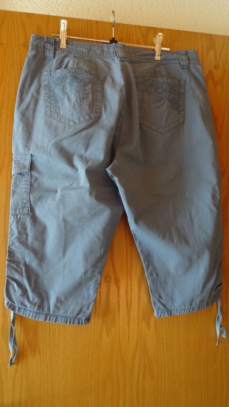 Pantaloni: Caprihose, blau Gr. 12 ( 42 ) – Usato da Zäziwil venduto da lolek01 1