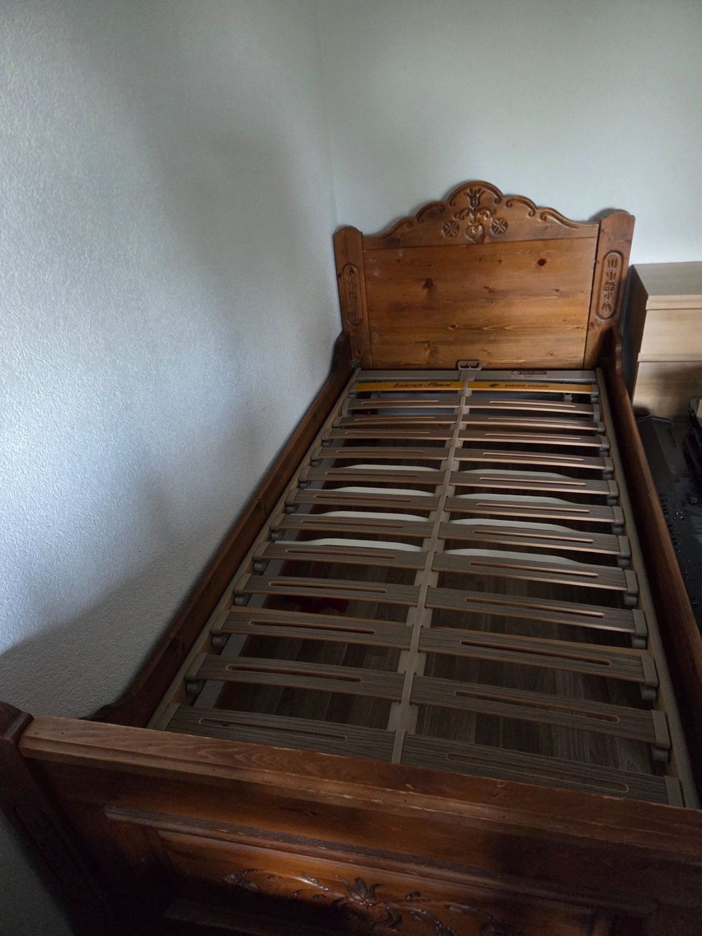 Letti: Einzelbett aus Holz – Usato da Zürich venduto da bas_22bj