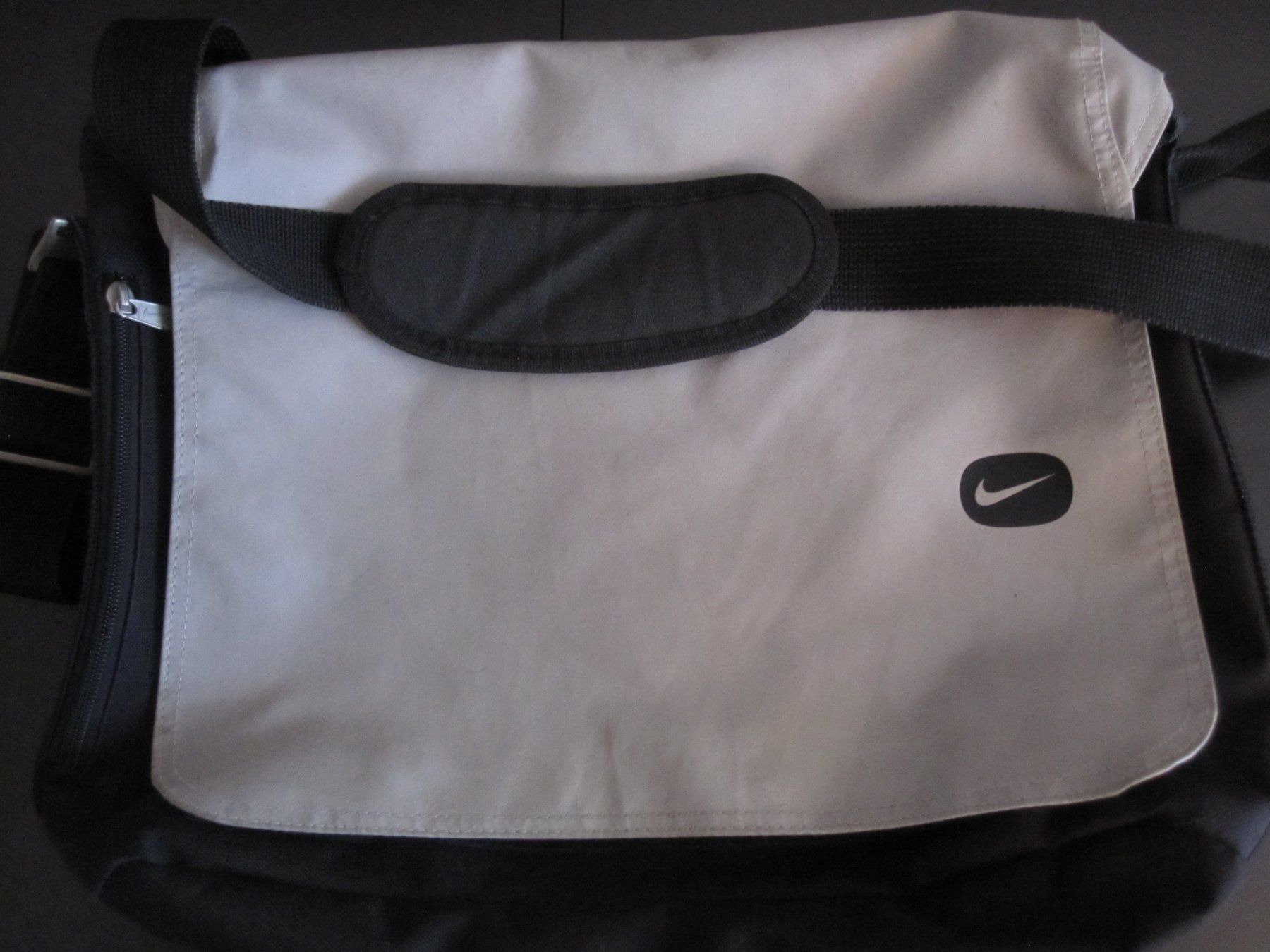 Nike Borse: Nike Schultertasche – Usato da Scherzingen venduto da packtesan 2