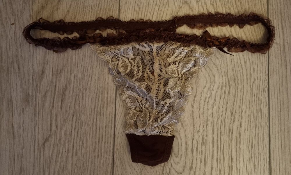 Guepiere brune et beige bonnet B taille 36 38 avec string Acheter sur Ricardo