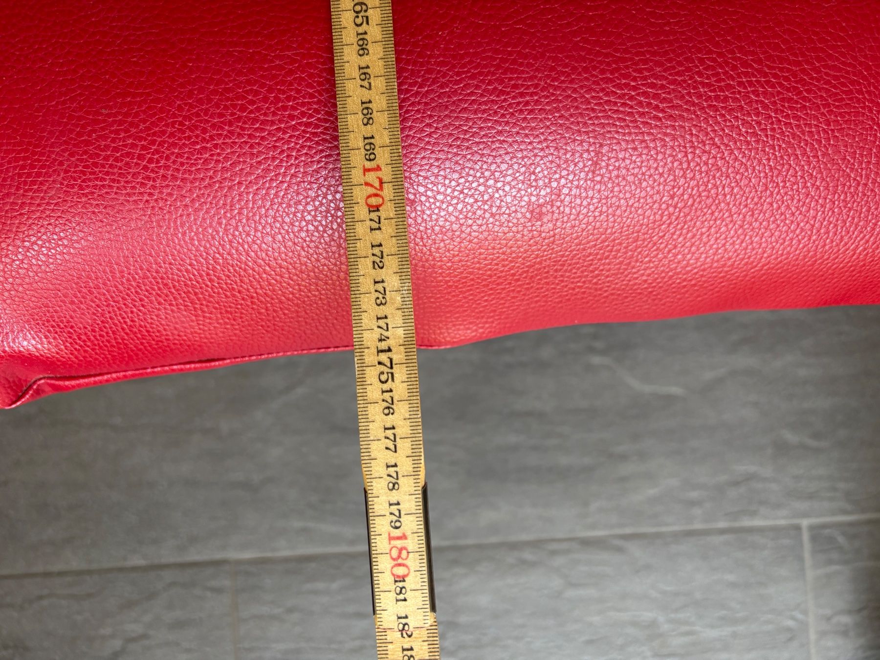 Divani: Rotes Sofa – Usato da Vogorno venduto da Loibu 1