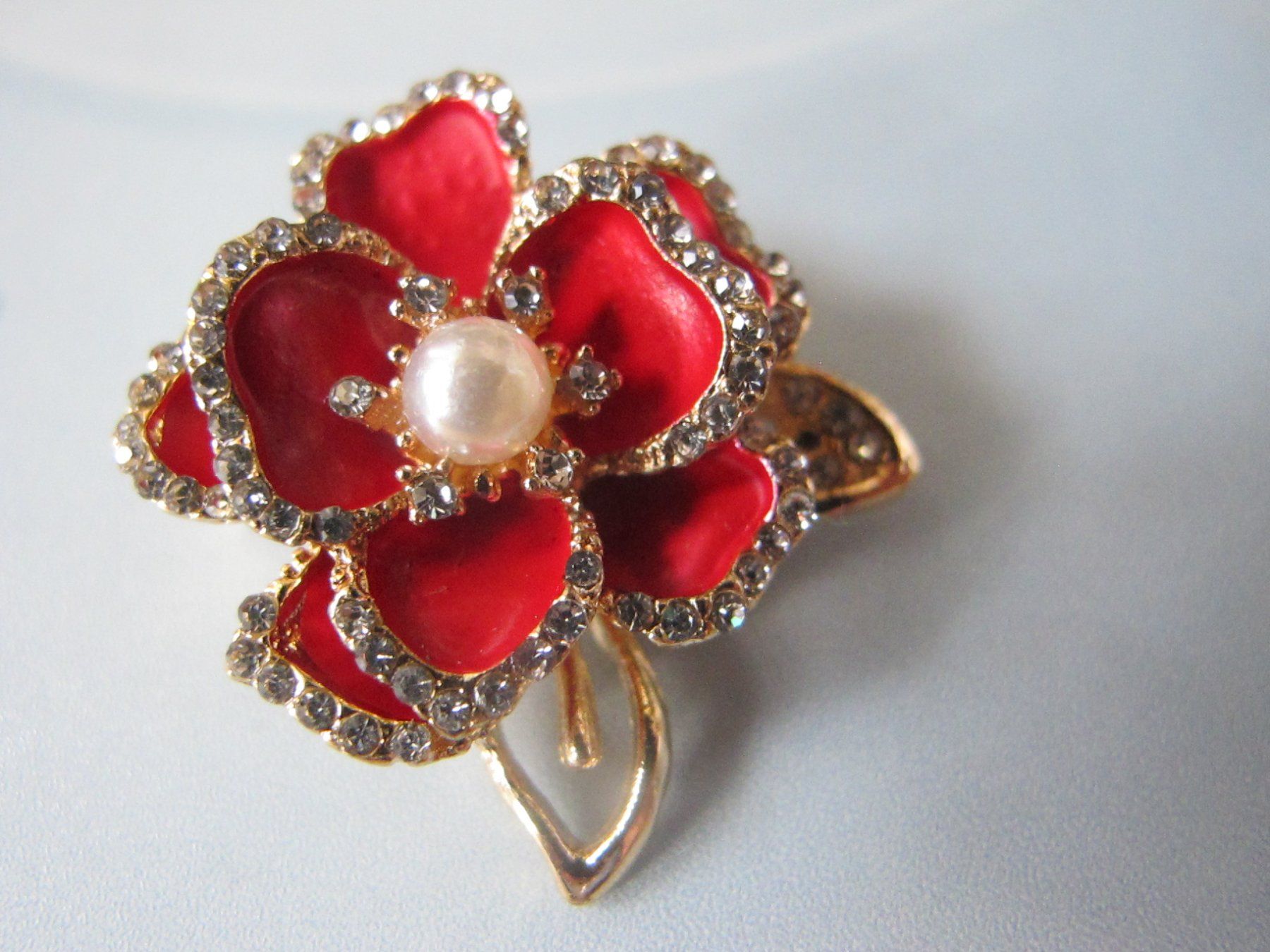 Broches & Aiguilles: Rote Blumenbrosche mit Perle, neuwertig – Neuf (Voir description) à Löhningen par Chimae67 3