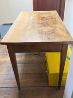 Antiker Biedermaier Nussbaum-Tisch