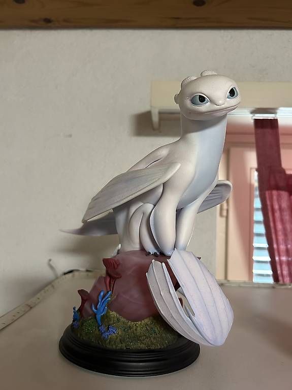 Figuren: Statue light fury sideshow – Gebraucht aus Kerzers von ber_f6qh