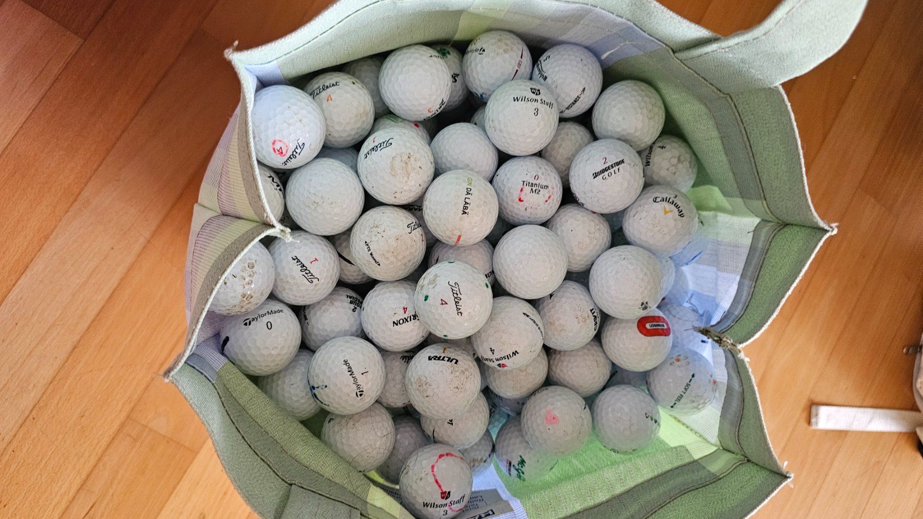 Bälle: Golffbälle gebraucht, ca 14 kg – Gebraucht aus Winterthur von Xerena