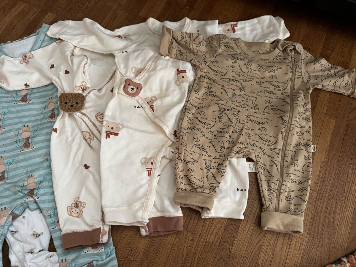Pyjamas: 7 Pyjama/Strampler  Grösse 50/56 und 62/68 – D'occasion à Samstagern par pipistrelli01 2
