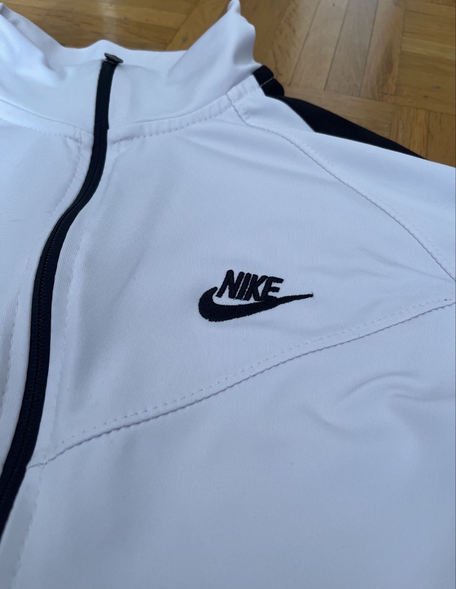 Nike Giacche: Nike Siper – Nuovo (secondo la descrizione) da Wetzikon ZH venduto da eli_kg9j 1