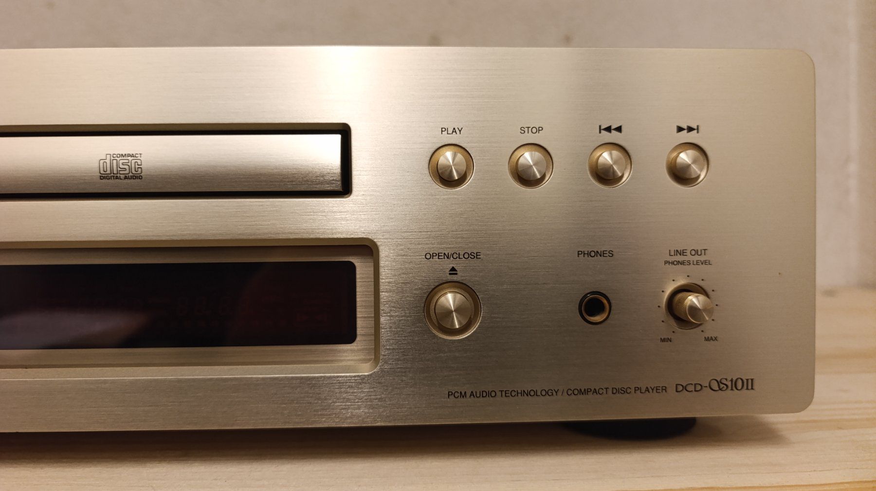 Denon Sistemi audio & multimediali: Denon DCD-S10 II High-End CD Player – Usato da Basel venduto da He-lenka