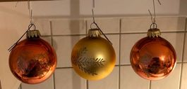 3 Stück ältere Weihnachtskugeln 2x orange, 1 x rot