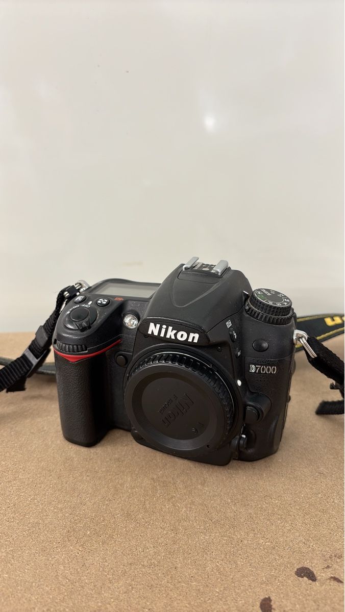 Nikon Appareil photo: Nikon D7000 Spiegelreflexkamera – D'occasion à Grenchen par lilastrumpfhose