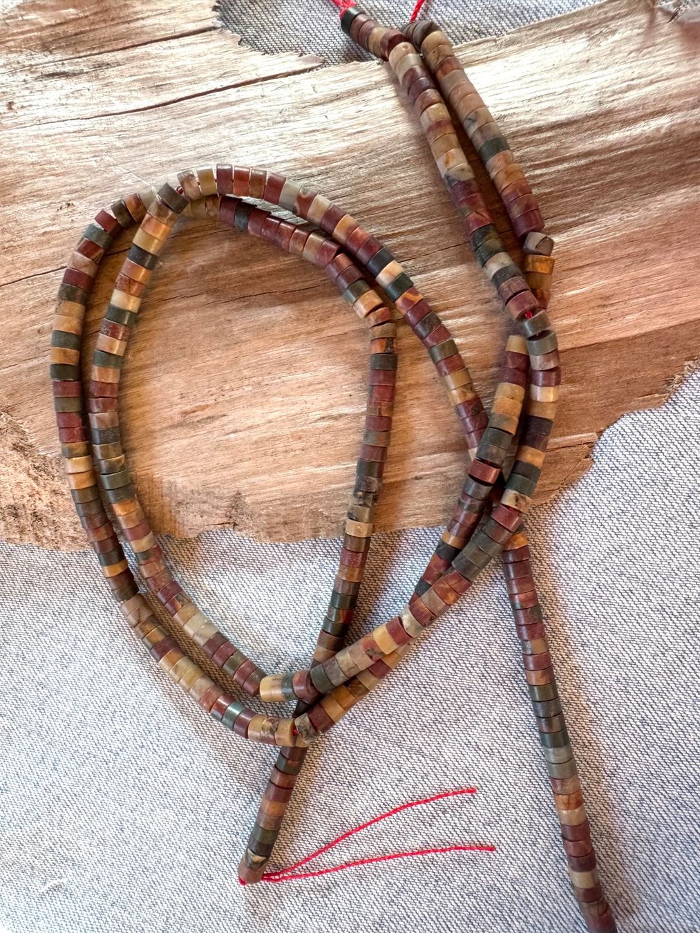 Catenine: Picasso Jaspis    Schlangen - Form    4mm    76cm top Farben – Nuovo e nell'imballaggio originale da Leuggern venduto da gemshow 4