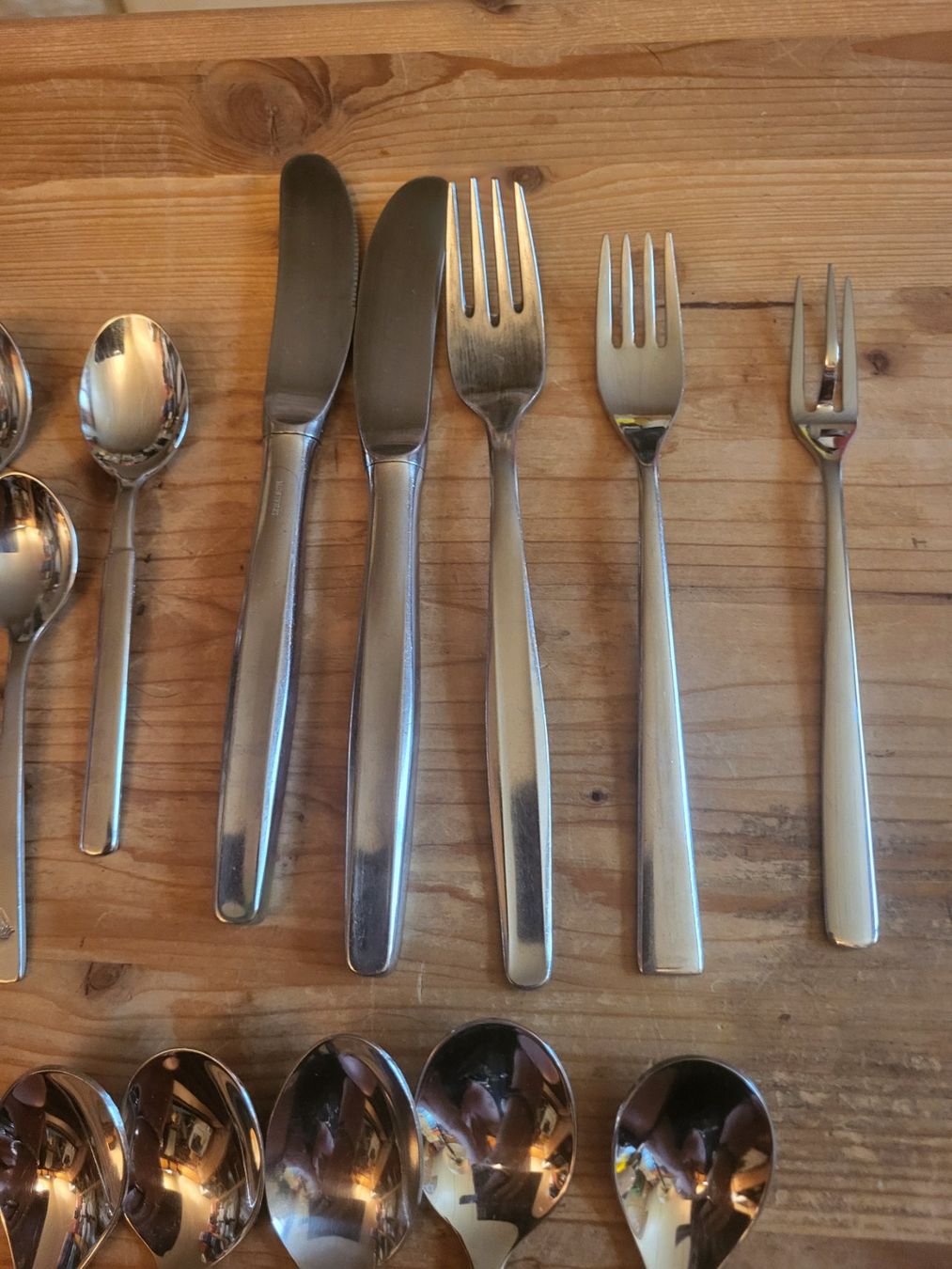 Set di posate: Hübsches Besteckset – Nuovo (secondo la descrizione) da Guggisberg venduto da Aegertenlehn 4