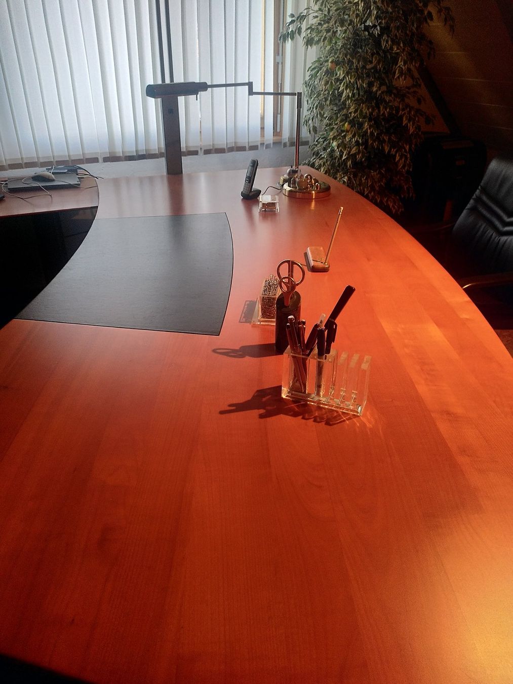 Bureaux: Komplettes Büro-Setup – D'occasion à Bergdietikon par fab_mg68 2