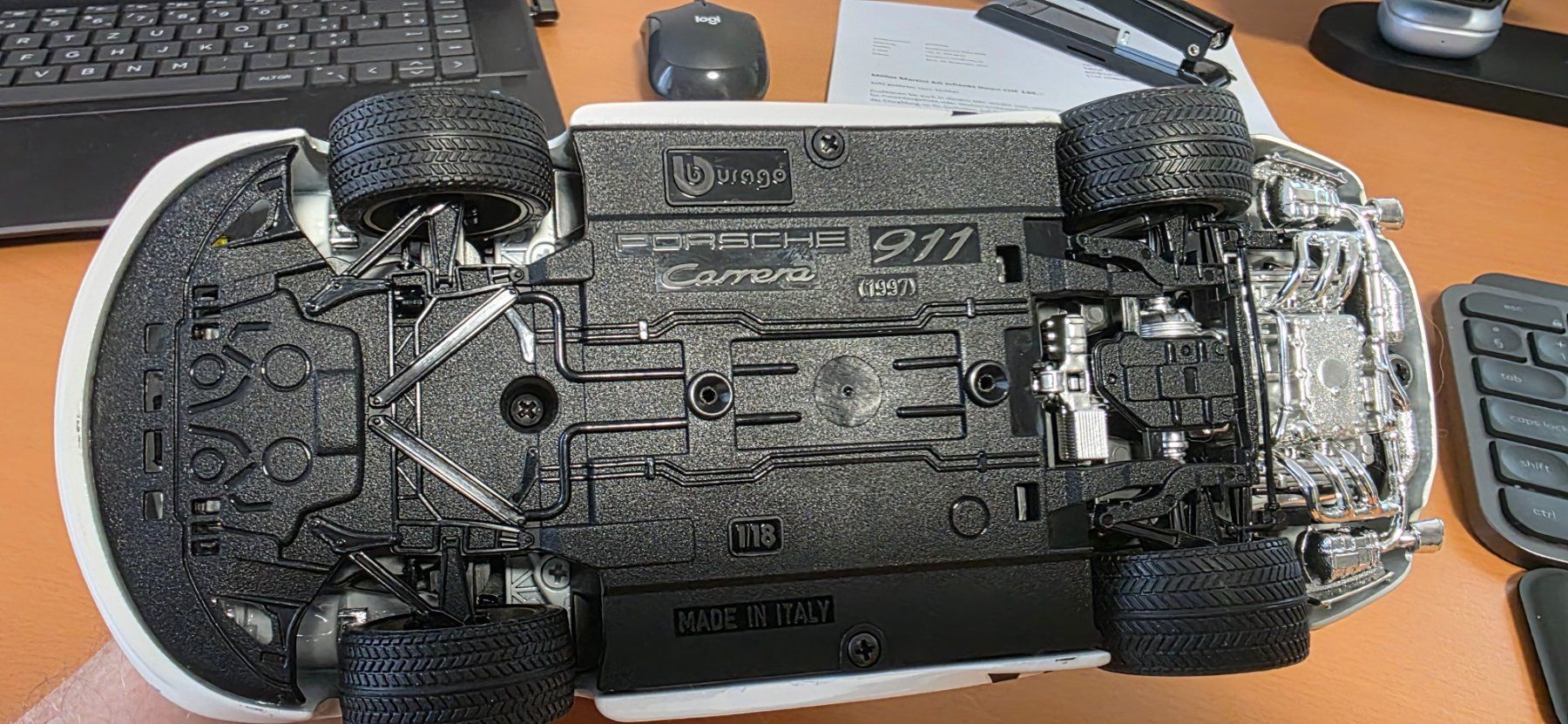 Porsche Modellini d'auto: Porsche 911 Carrera 1997 1/18 – Usato da Unterkulm venduto da Spaescu 6