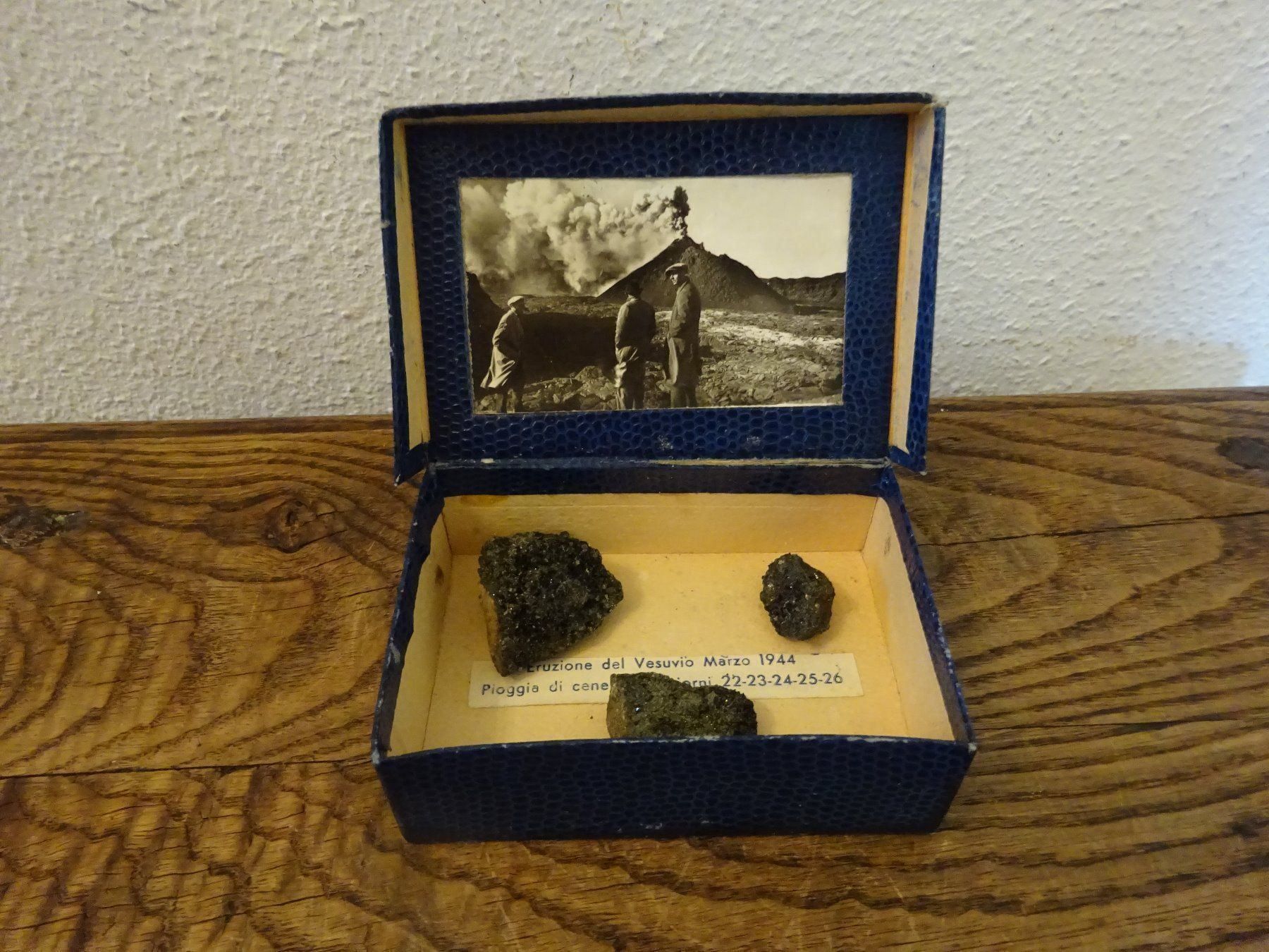 Mineralien & Heilsteine: * Historische Lava / Vulkan Vesuv – Gebraucht aus Esslingen von eintagammeer