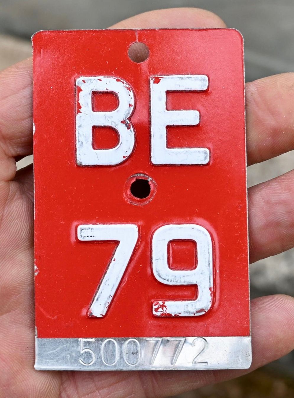 Insegne: Velonummer BE von 1979 - BERN -  BE 79 - 500 772 – Usato da Pfaffhausen venduto da mono_rec 1