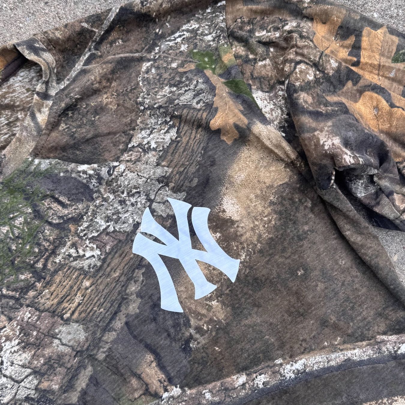 Pulls & Sweat-shirts: Yankees custom made camouflage longsleeve white – D'occasion à St. Gallen par sourced_limited 2