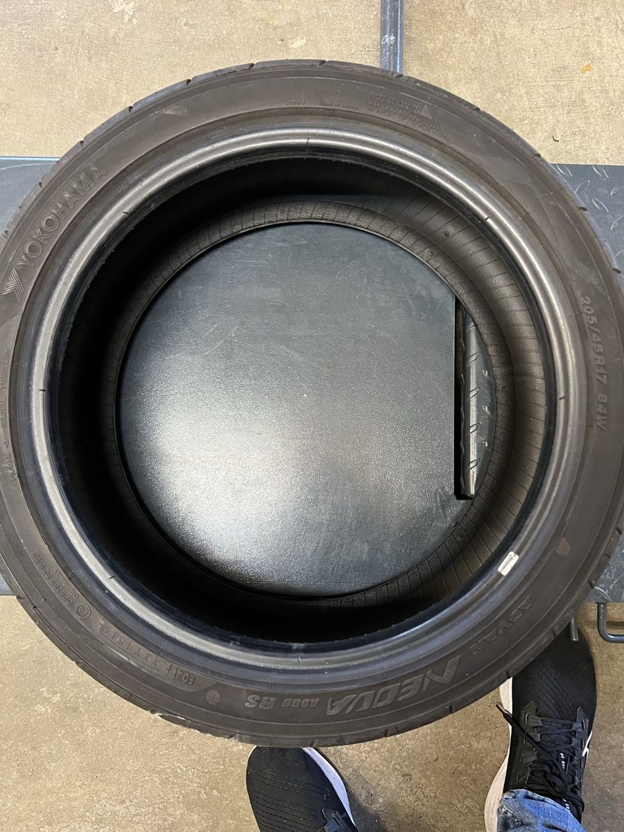 Tutti pezzi di ricambio auto: Semislick Yokohama AD08RS – Usato da Amriswil venduto da Biss_Motor 1