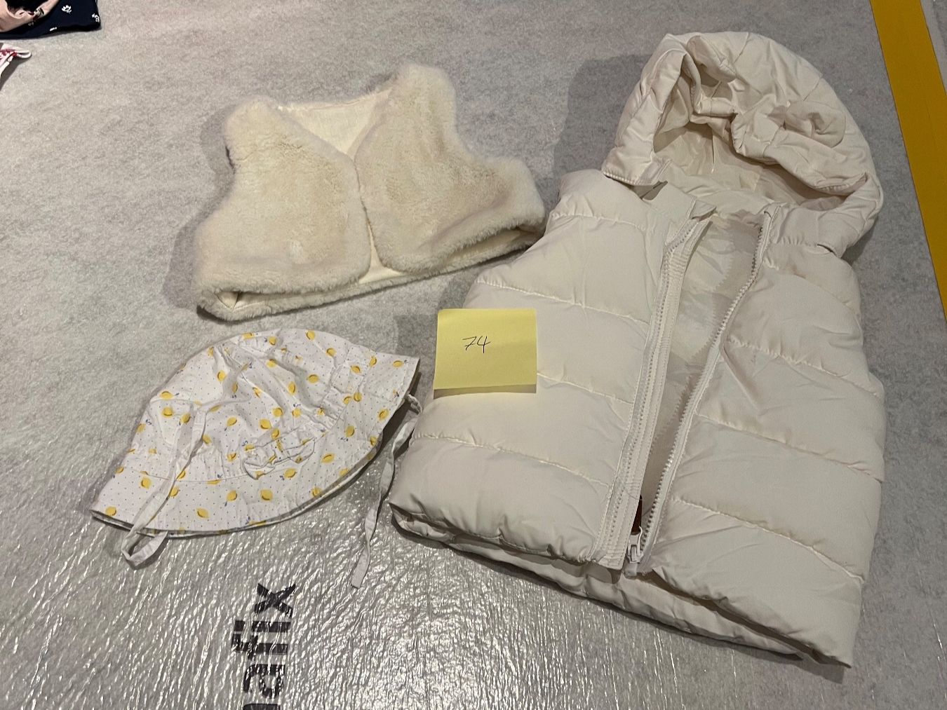 Lotti & Set di vestiti: ** Mädchenkleider Paket, Grösse 74 - ab 1 Stutz** – Usato da Widen venduto da Pskizi