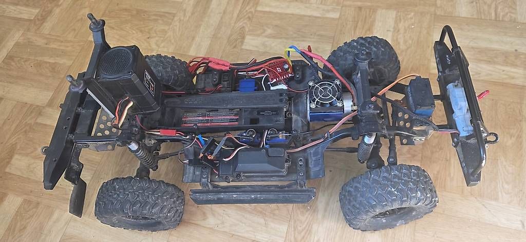 Modellismo RC: RC Land Rover Defender – Usato da Uerkheim venduto da kat_tlp2 4
