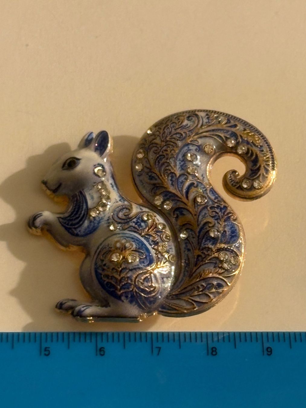 Spille & Fermagli: Luxus Elegante  Brosche Farbe: Gold/ blau – Nuovo (secondo la descrizione) da Biel-Bienne venduto da Roserosse13 4