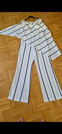 Tuta intera a righe bianco blu, articolo usato in buono s...