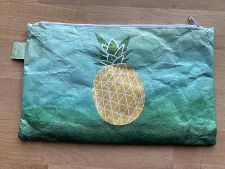 Coole Federtasche Ananas grün neuwertig Papercuts