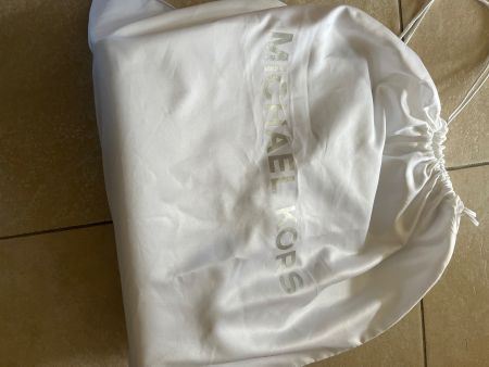 Sac Michael Kors gris, comme neuf! Élégant pour l'été.