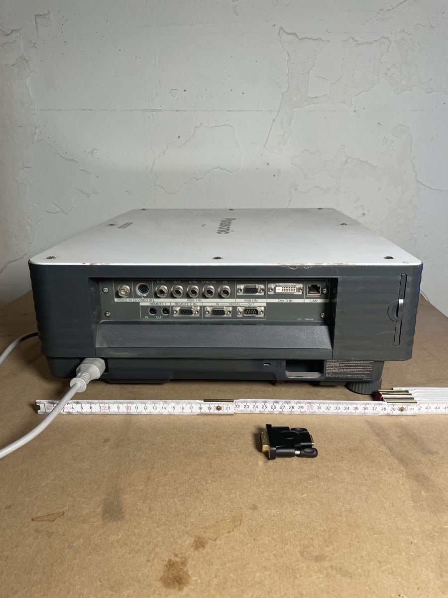Panasonic Proiettori: Beamer Panasonic PT-D4000 XGA 4000 – Usato da Fribourg venduto da JohnB4 2
