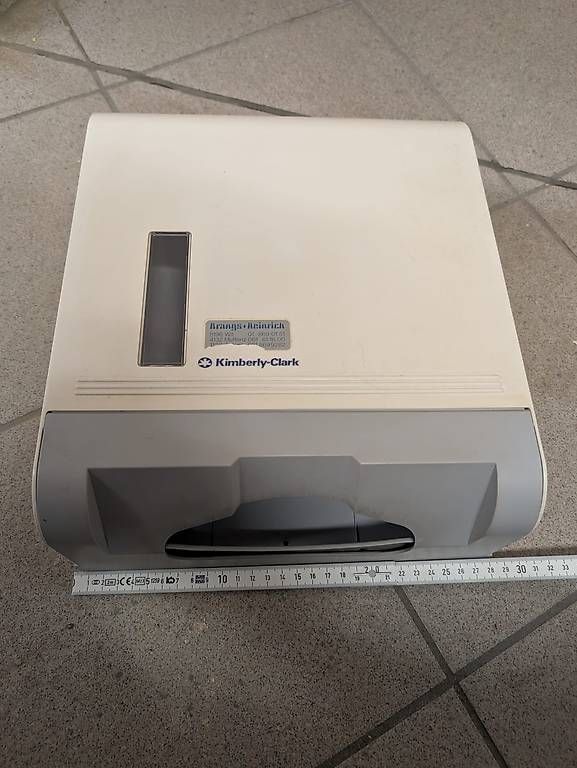 Portasciugamani: Kimberly Clark Compact Hand Towel Dispenser – Usato da Sonceboz-Sombeval venduto da michael.l 1