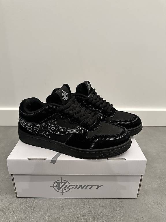 Scarpe da uomo: Vicinity Akimbo low noir – Usato da Puplinge venduto da Ella.gllt