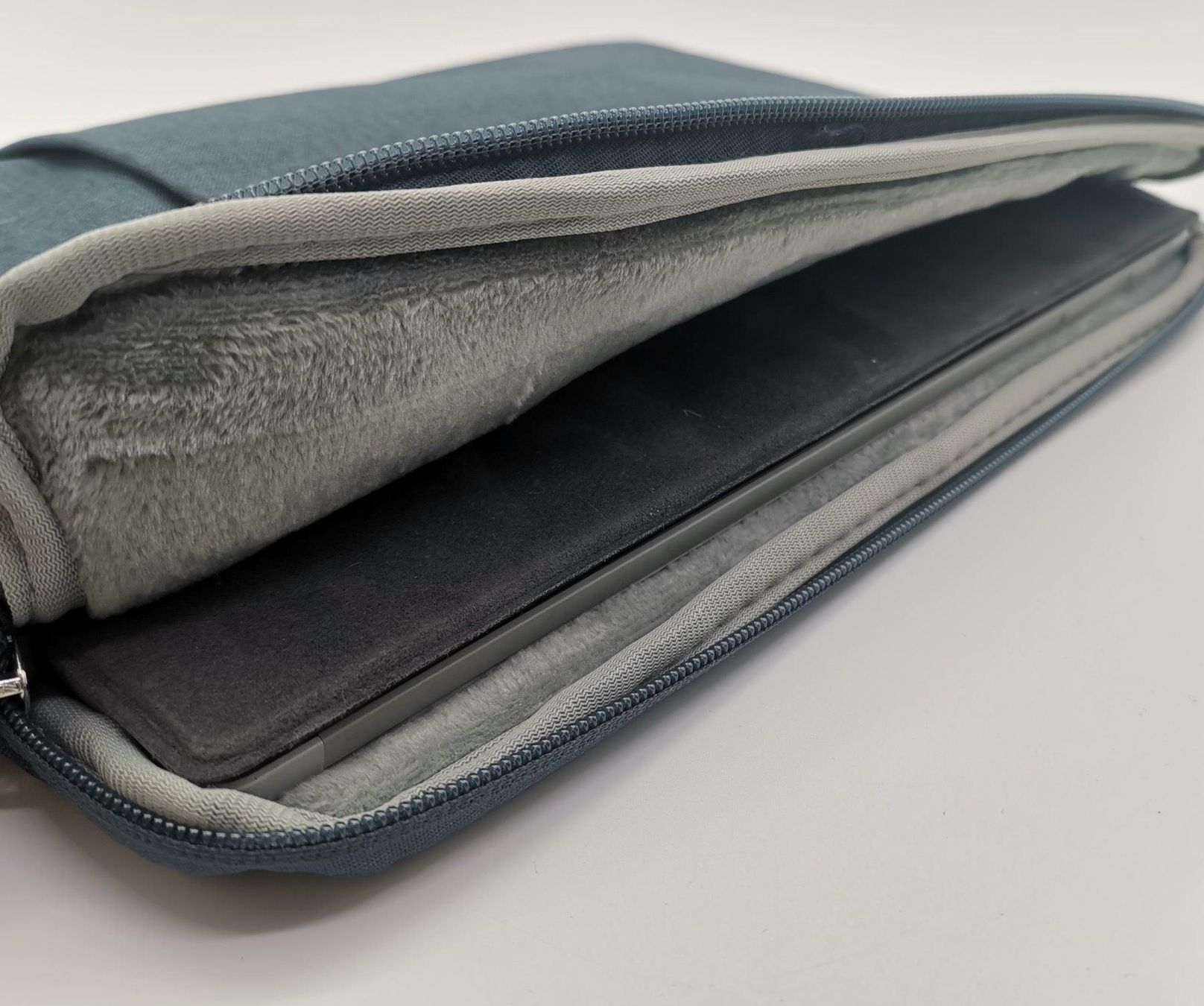 Borse: Microsoft Surface Pro Tasche - dunkel blau / 13" / 12.3" – Nuovo (secondo la descrizione) da Niederglatt ZH venduto da K1r7 7