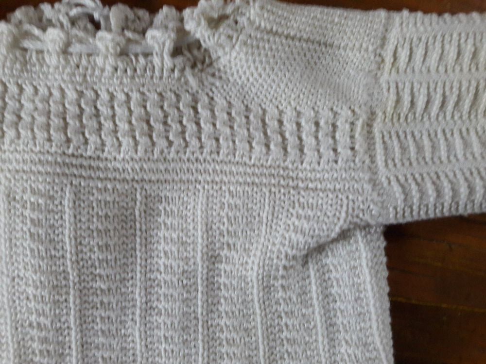 Très rare brassière tricotée de poupon ancienne