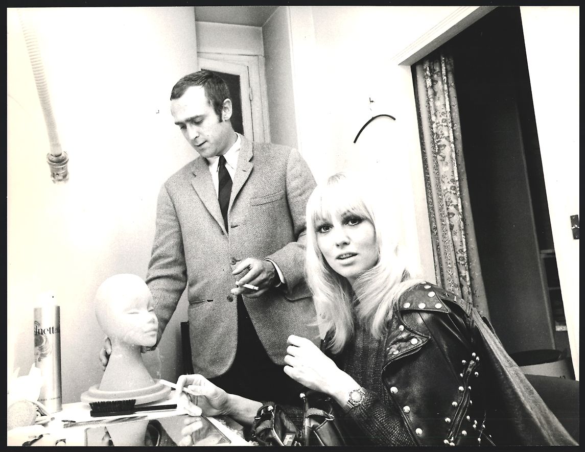 Fotografie & Manifesti: Fotografie Schauspielerin Mireille Darc  – Usato da Berlin venduto da bartko-reher