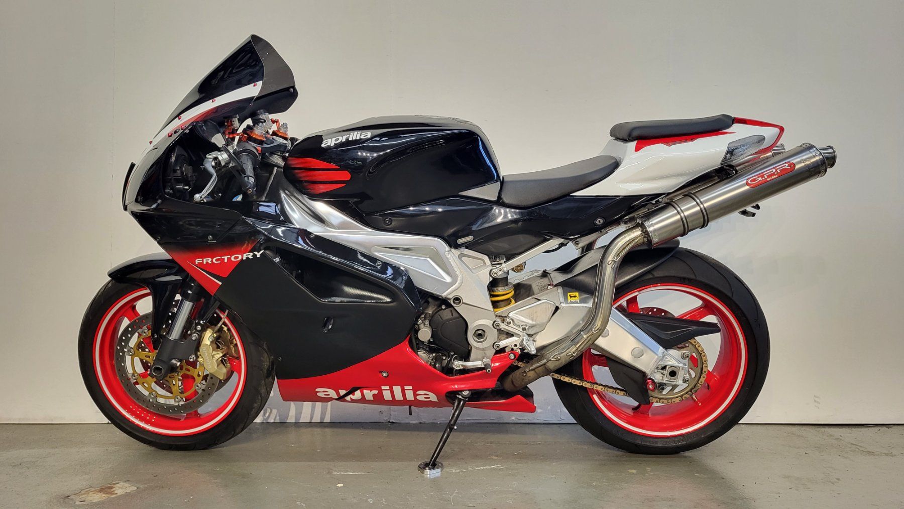 Aprilia Strada: Aprilia RSV 1000 R – Usato da Tägerschen venduto da Moto-Welt 1