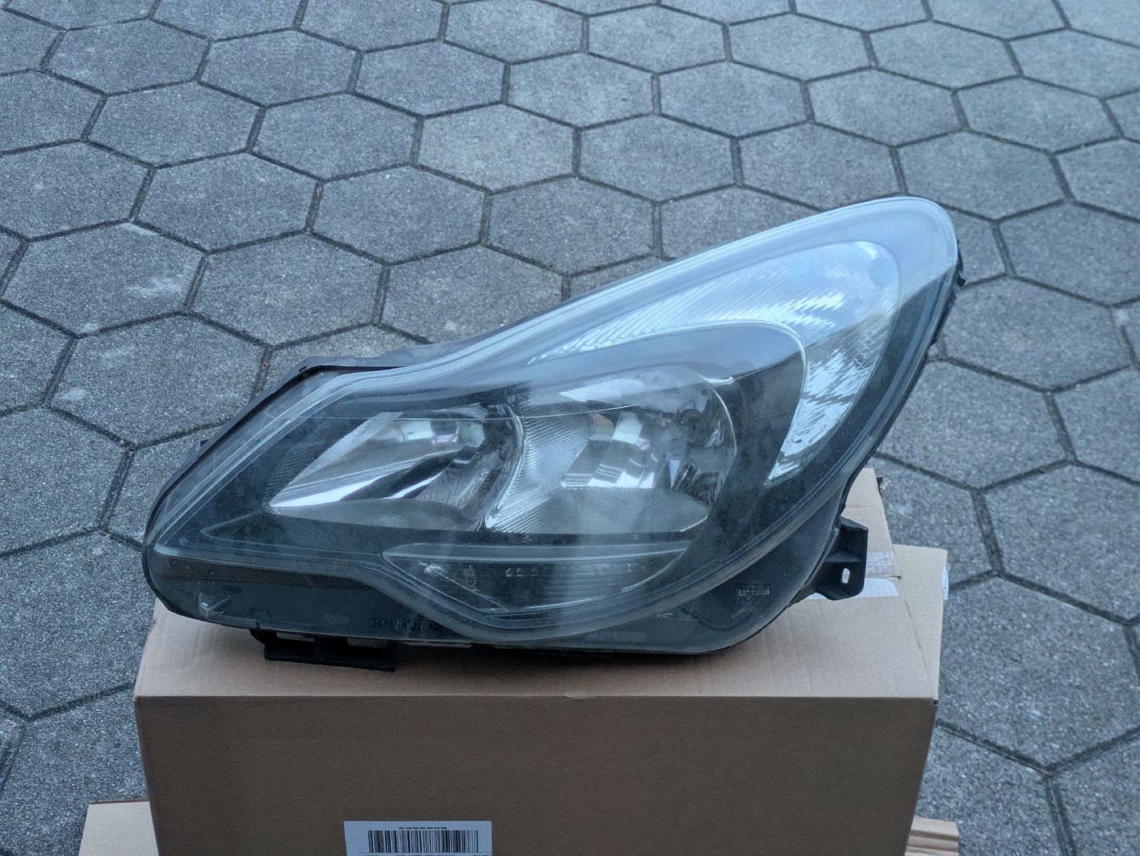 Opel Fari: Opel Corsa D Scheinwerfer Links – Usato da Alpnach Dorf venduto da giz_q88l