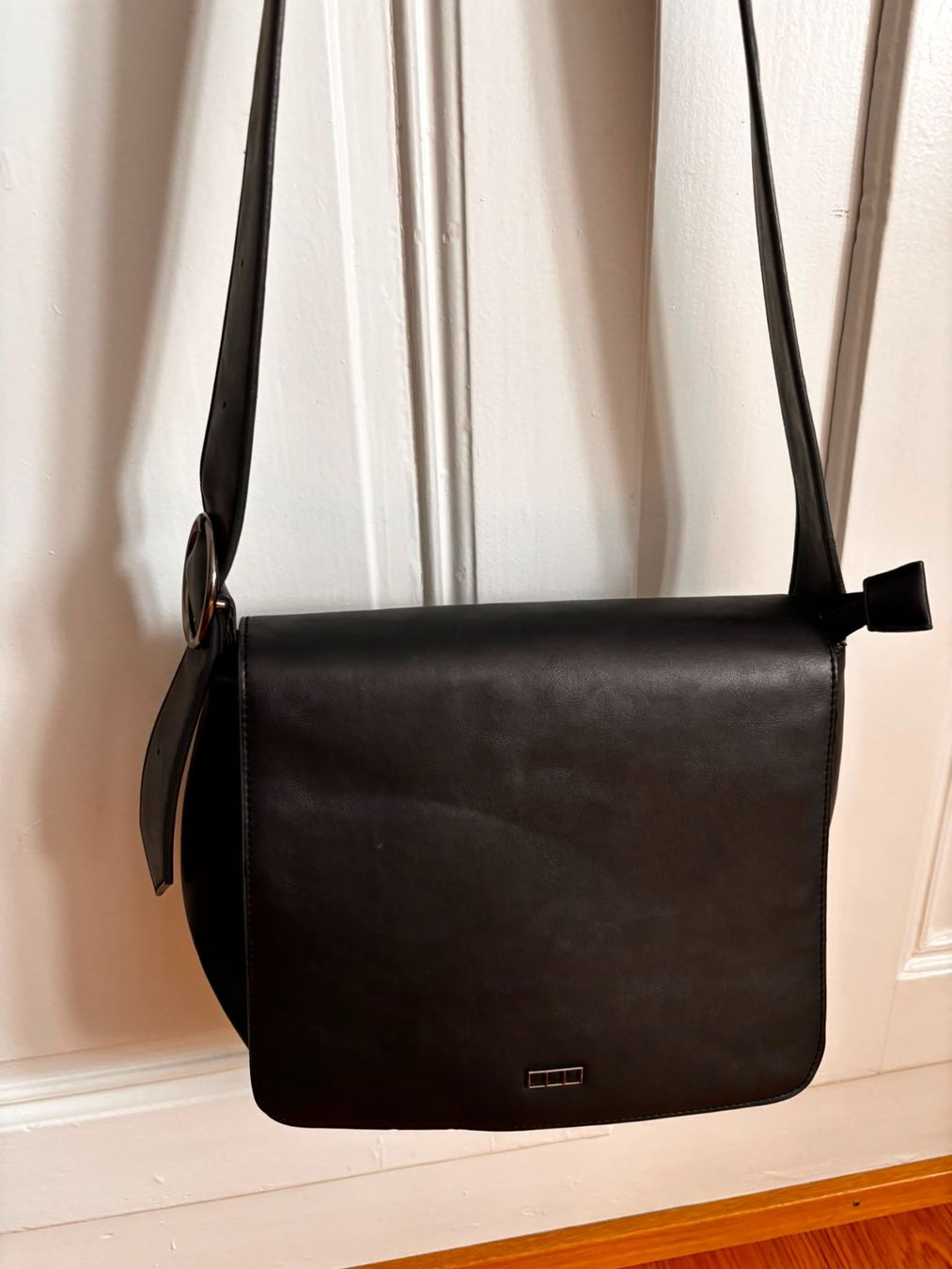 Taschen für Damen: Sac à bandoulière noir – Gebraucht aus Romainmôtier von val_r8sn