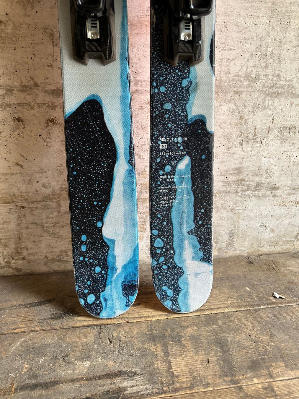 Völkl Skis: Volkl Revolt 100 JR Ski 153CM – Gebraucht aus Emmenbrücke von karkarkar 2
