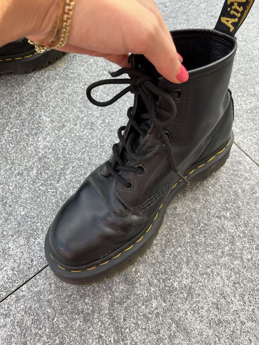 Dr. Martens Scarpe da donna: Dr. Martens black leather boots  – Usato da Unterseen venduto da kellyrochin 1