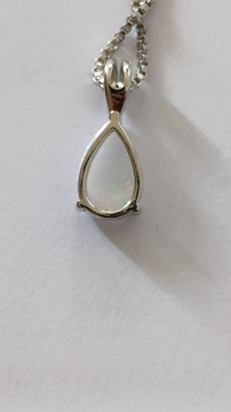 Catenine: Collier avec pendentif Opale Blanche en Acier – Usato da Genève venduto da EcrinVintage 2