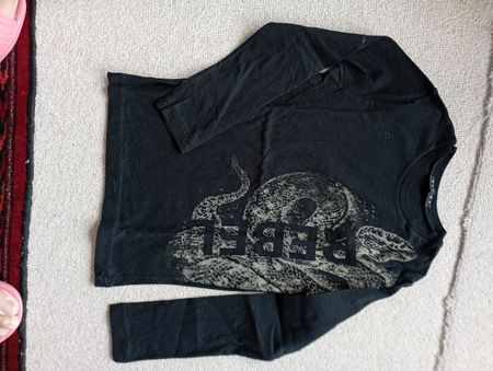 Hübsches Mädchen Shirts Gr. 140 schwarz Sisley neuwertig