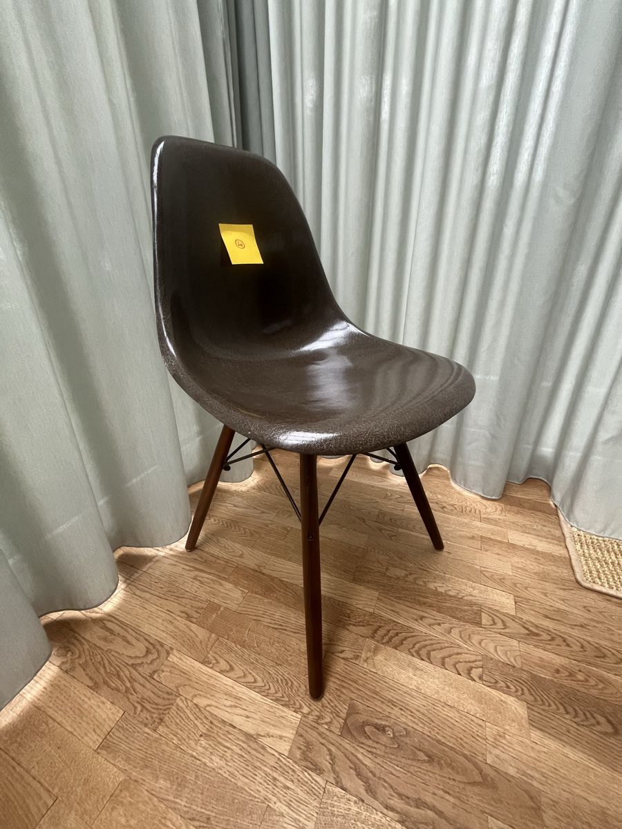 Eames Stühle: Eames SideChair, seal brown | Nr. 4 – Gebraucht aus Lotzwil von Regain 1